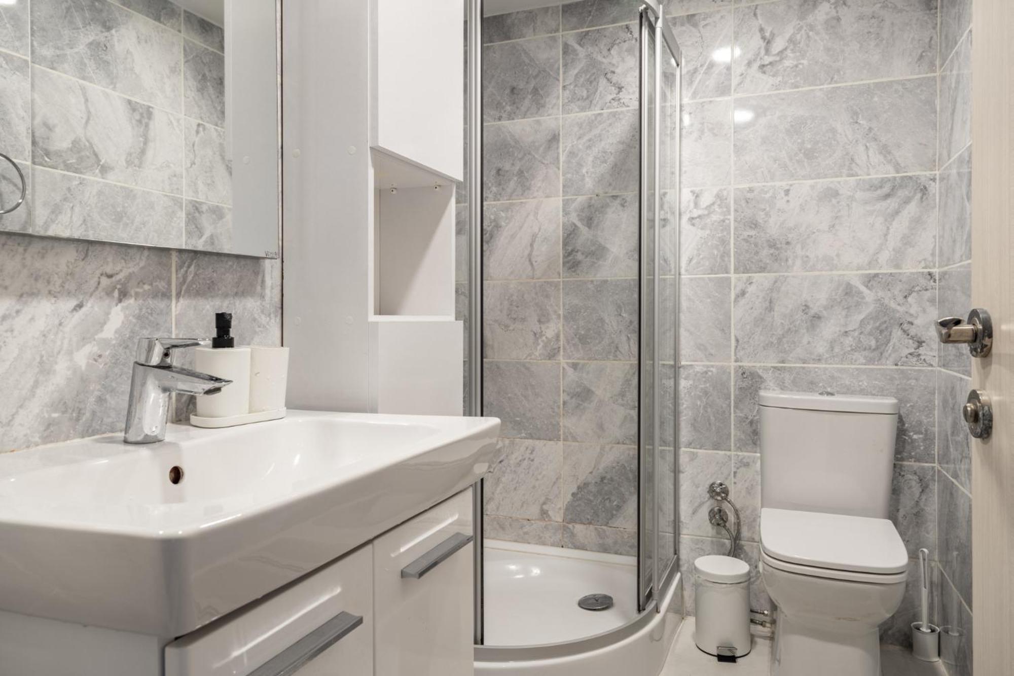 Modern Flat With Balcony On Bagdat Street Apartment Istanbul Ngoại thất bức ảnh